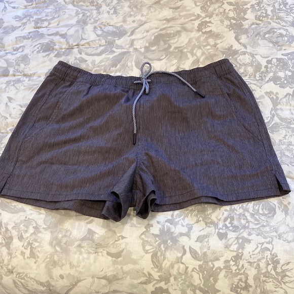 NWOT Athleta 2.5” Board Short - Picture 4 of 10